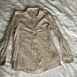 Old Navy cream blouse. XS